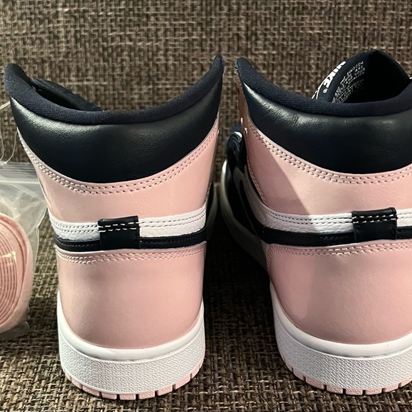 JORDAN 1 RETRO HIGH OG - Picture 4 of 11